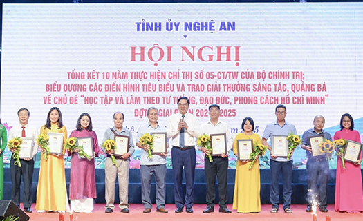 Nghệ An trao giải 69 tác phẩm, công trình quảng bá về học tập và làm theo Bác